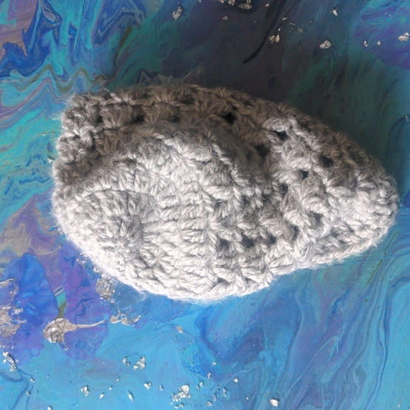 Hand crocheted beanie touque - Picture 3 of 4